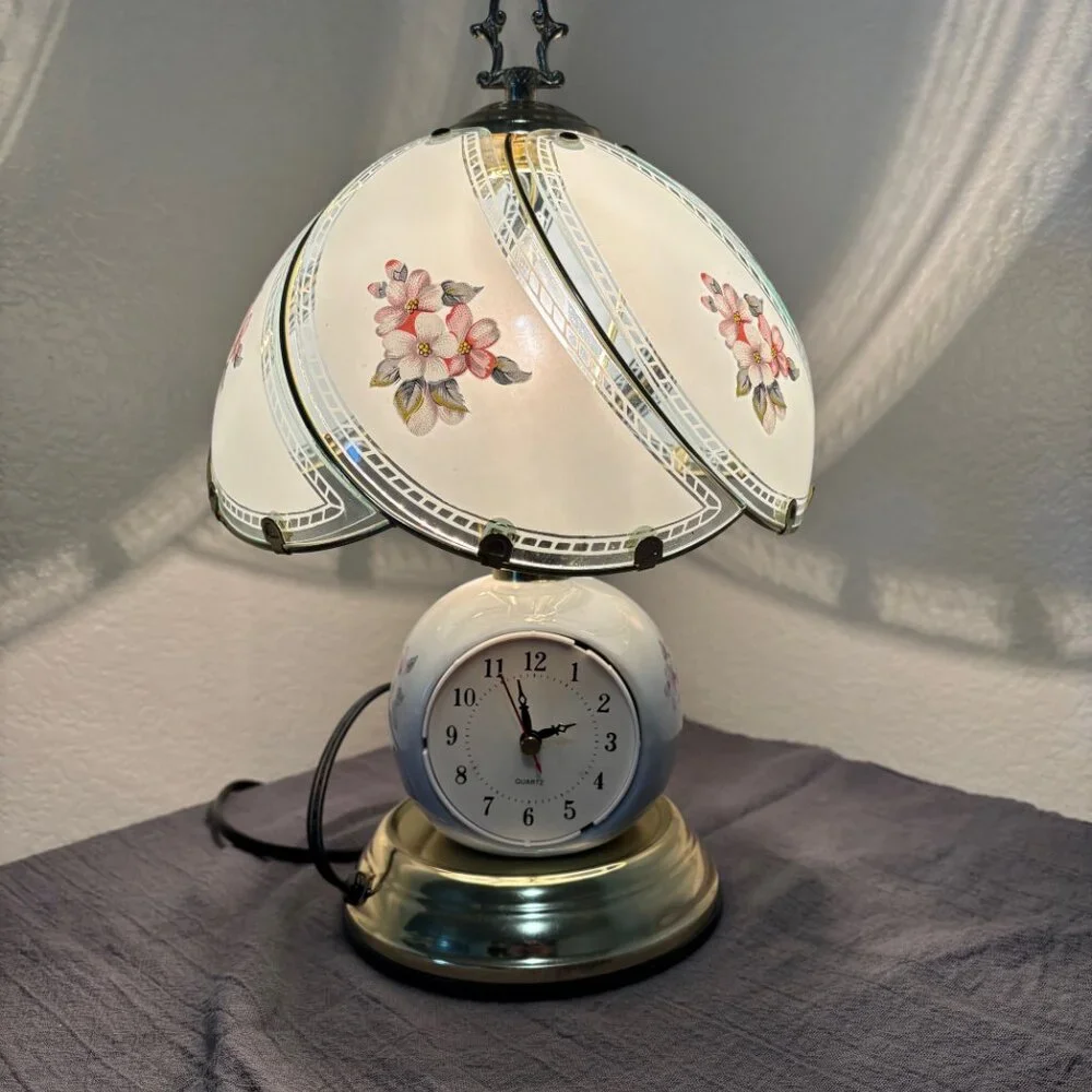 Vintage Charming Floral Lamp with Gold Accents